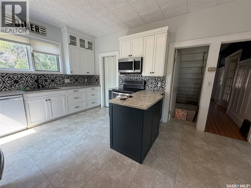 229 4th AVENUE E, Lafleche, photo 2