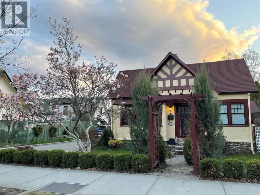 1912 Abbott Street, Kelowna