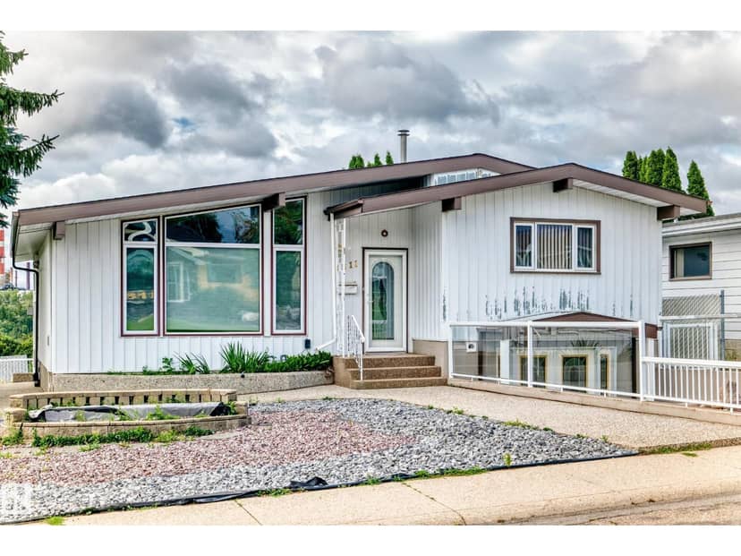 3311 104 AV NW, Edmonton