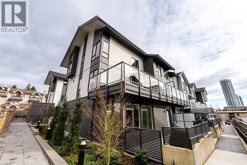 207 7161 17TH AVENUE, Burnaby
