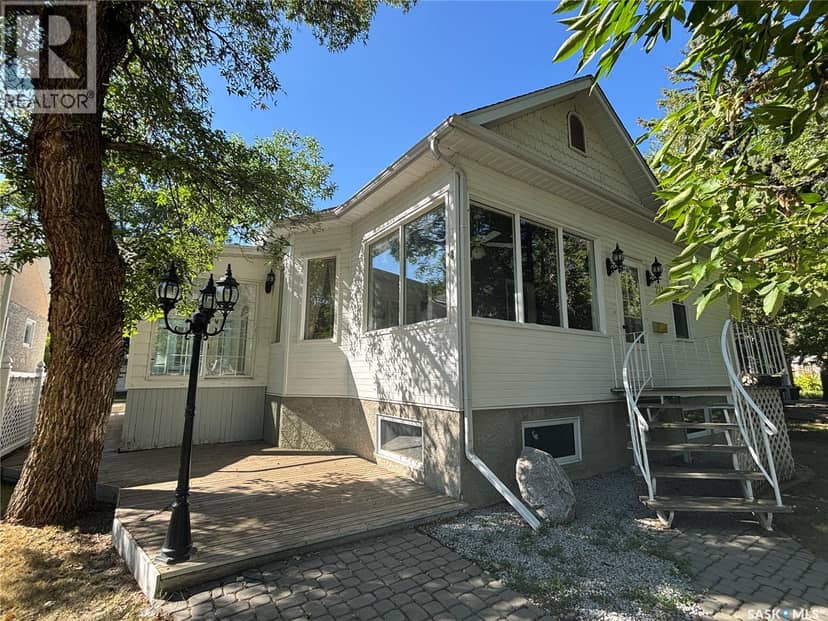 211 Aspen STREET, Maple Creek, photo 3
