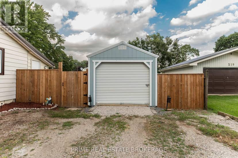 221 Third Street, West Elgin, photo 5