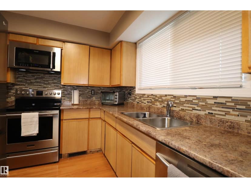 #26 4610 17 AV NW, Edmonton, photo 2