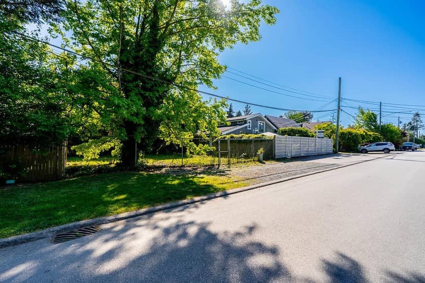 12276 AGAR STREET, Surrey, photo 2