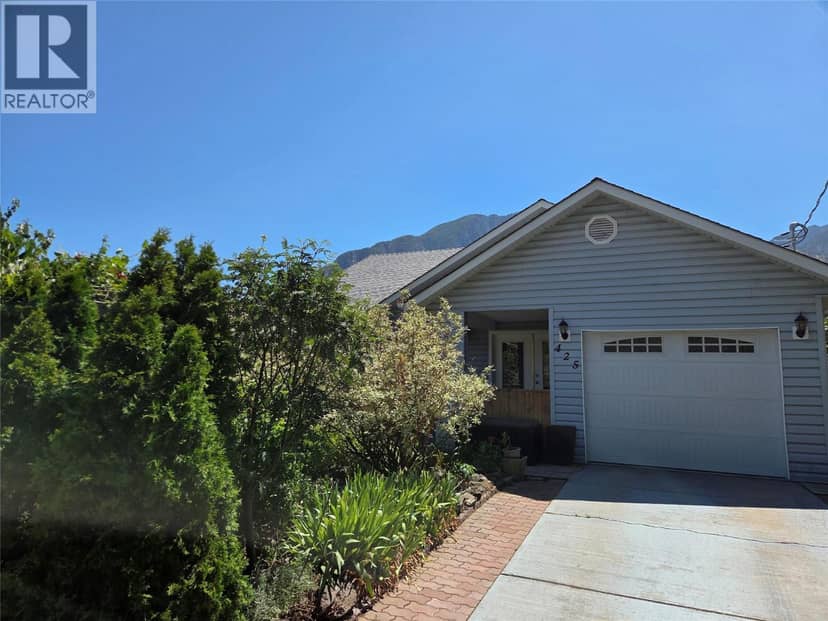 425 3rd Avenue, Keremeos