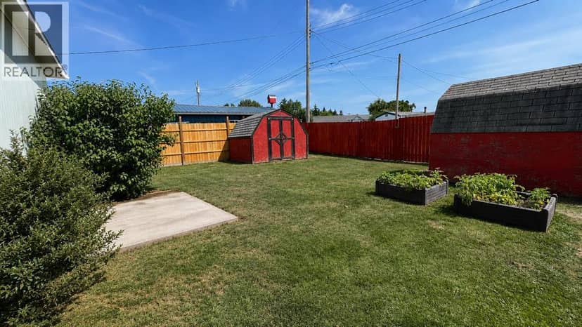 623 5 Avenue W, Hanna, photo 3