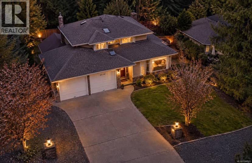 1170 Clubhouse Dr, Qualicum Beach