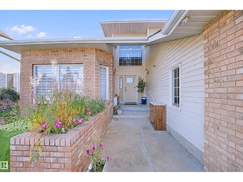 5107 17 AV NW, Edmonton, photo 2