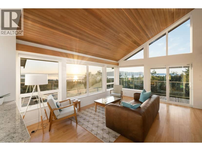 10339 SUNSHINE COAST HIGHWAY, Halfmoon Bay