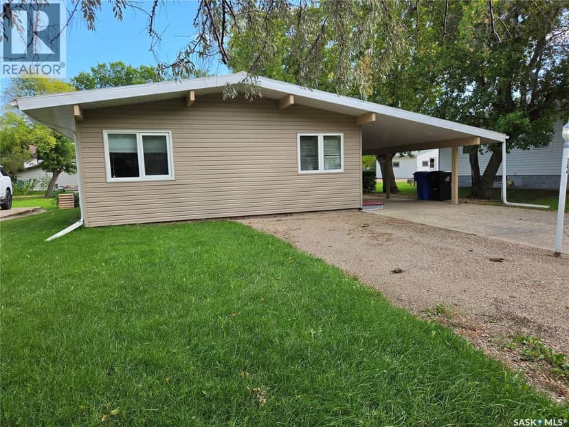 304 Second AVENUE E, Lampman, photo 2