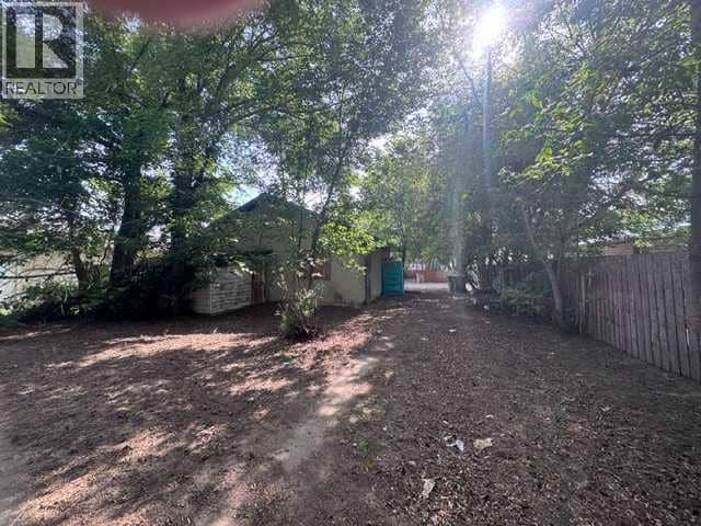 508 Centre Street, Brooks, photo 6