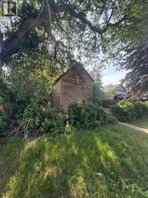 508 Centre Street, Brooks, photo 4