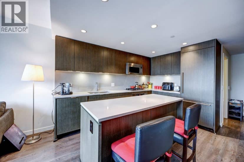 908 125 E 14TH STREET, North Vancouver, photo 3