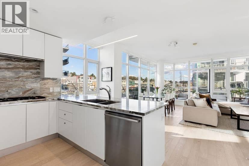 409 185 VICTORY SHIP WAY, North Vancouver, photo 2