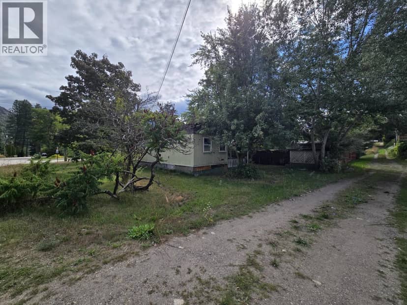 300 3rd Avenue, Castlegar, photo 3