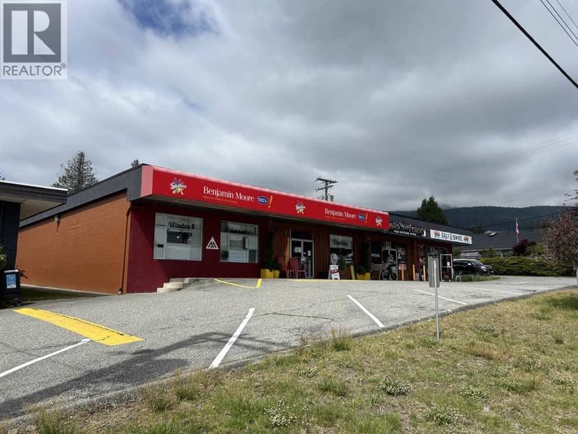 739 & 747 NORTH ROAD, Gibsons, photo 3