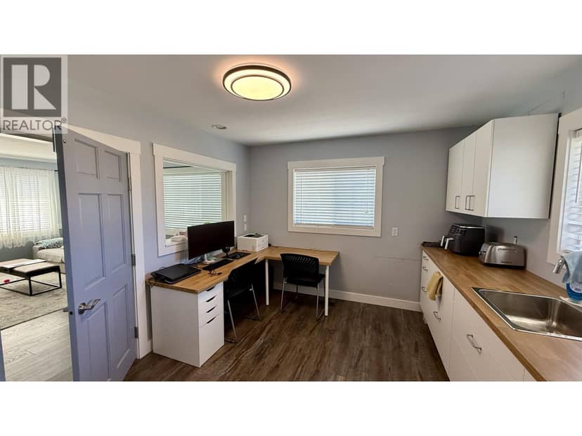 320 FIRST AVENUE, 100 Mile House, photo 5