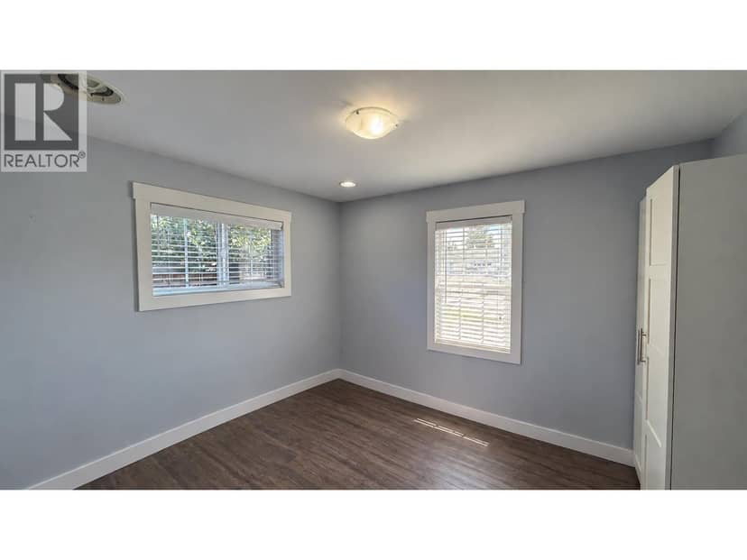 320 FIRST AVENUE, 100 Mile House, photo 7
