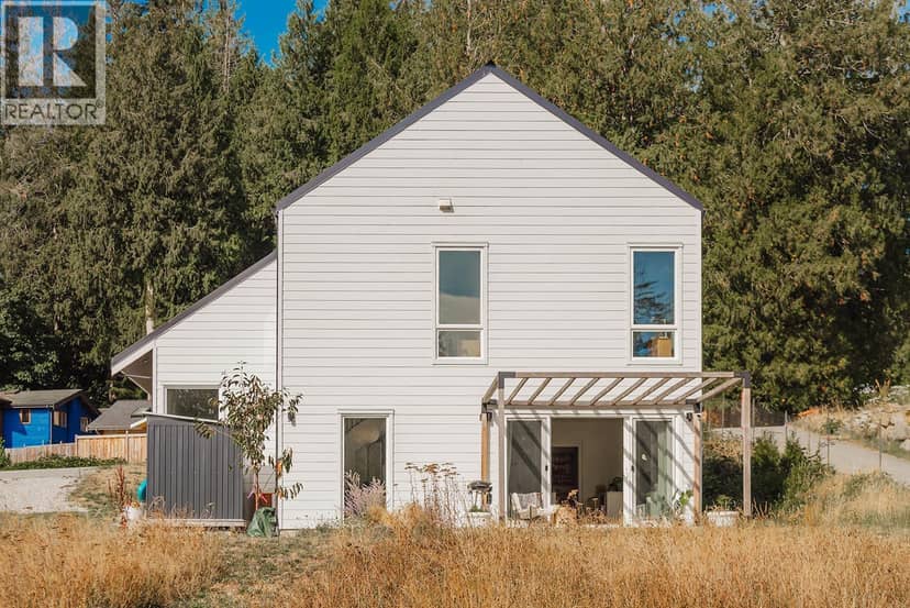 3477 SPRUCE ROAD, Roberts Creek