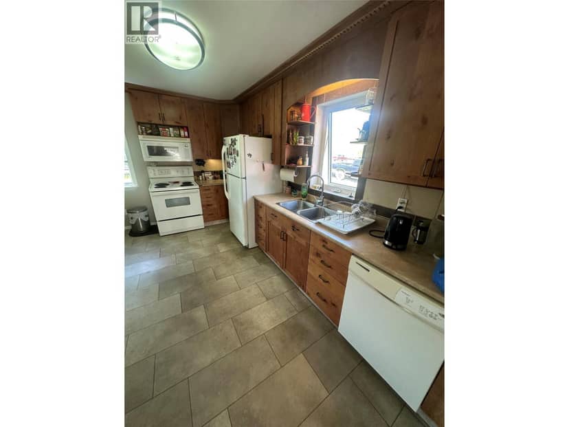 4704 Nicholson Road, Chetwynd, photo 2