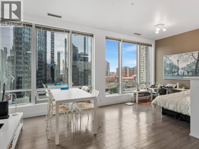 902 989 NELSON STREET, Vancouver