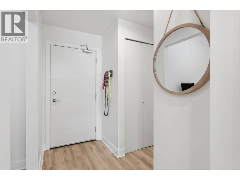 312 733 W 3RD STREET, North Vancouver, photo 2