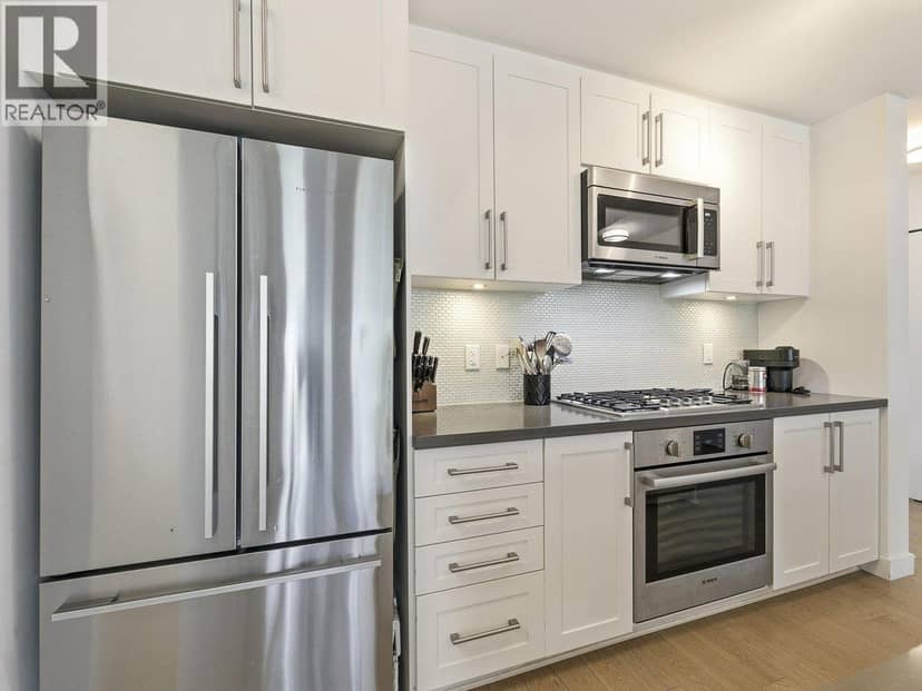 210 10177 River Drive, Richmond, photo 2