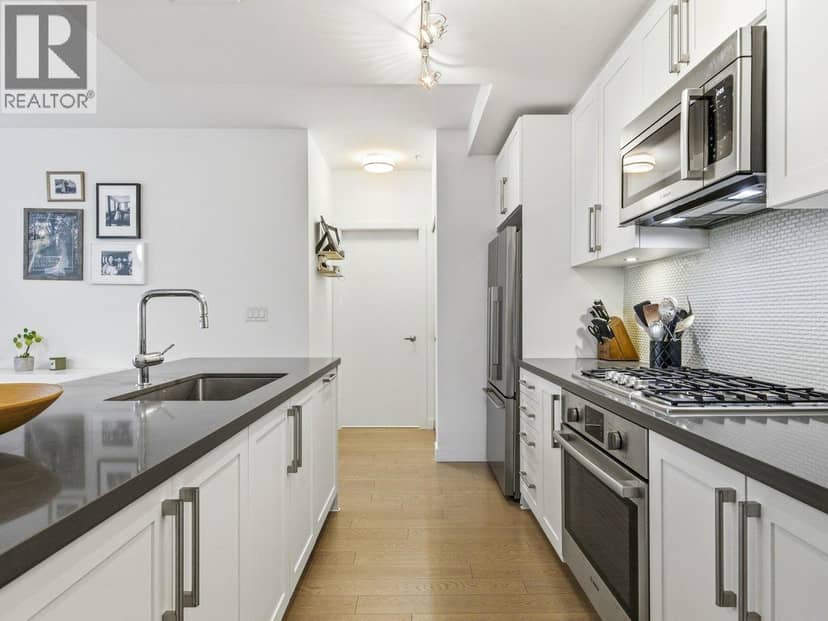 210 10177 River Drive, Richmond, photo 3