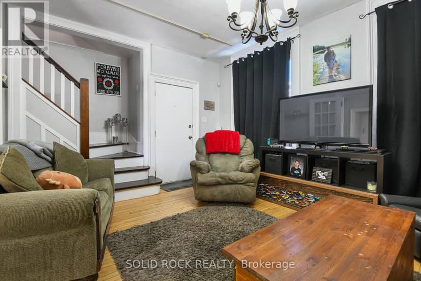 28 Wilson Street W, Perth, photo 5