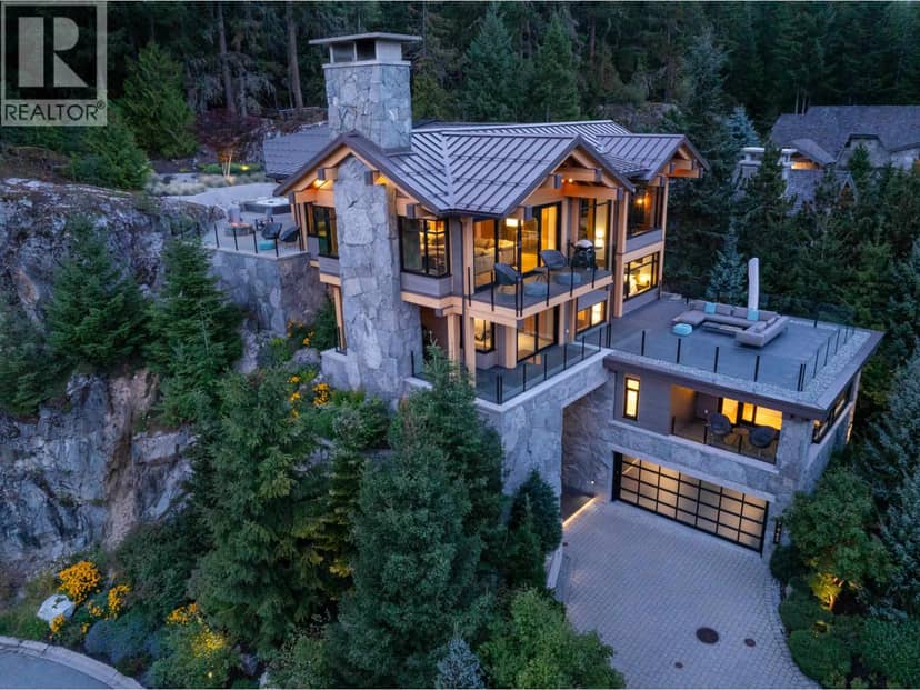 7465 TREETOP LANE, Whistler