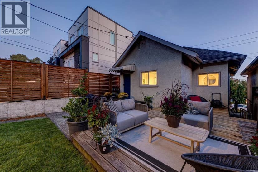 744 E 3RD STREET, North Vancouver