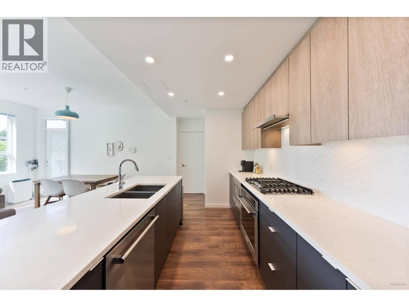 208 717 Breslay Street, Coquitlam, photo 2