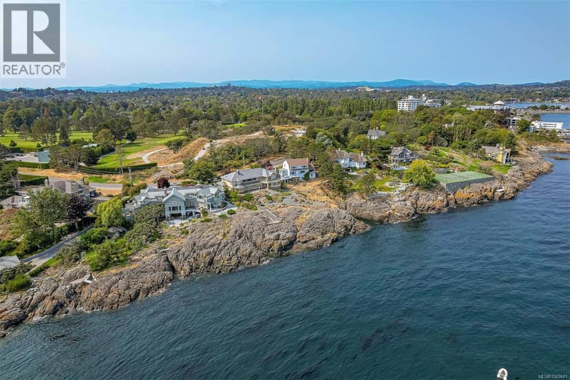 987 Beach Dr, Oak Bay
