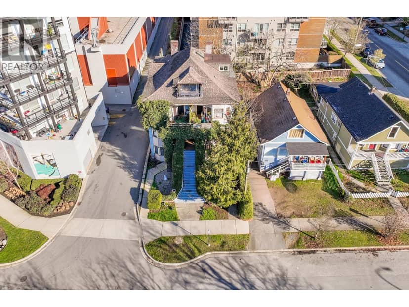160 E 10TH STREET, North Vancouver, photo 2