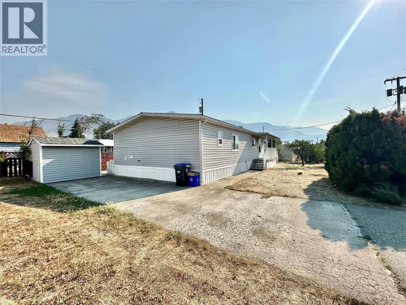 908 BLAKEBOROUGH Avenue, Keremeos