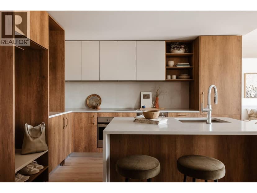 301 133 W 49TH AVENUE, Vancouver