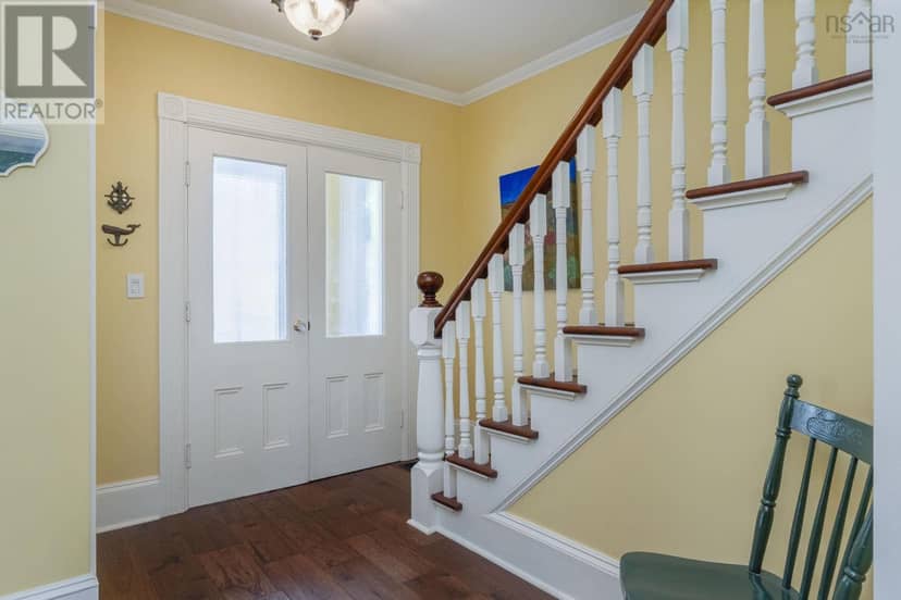206 Fox Street, Lunenburg, photo 3