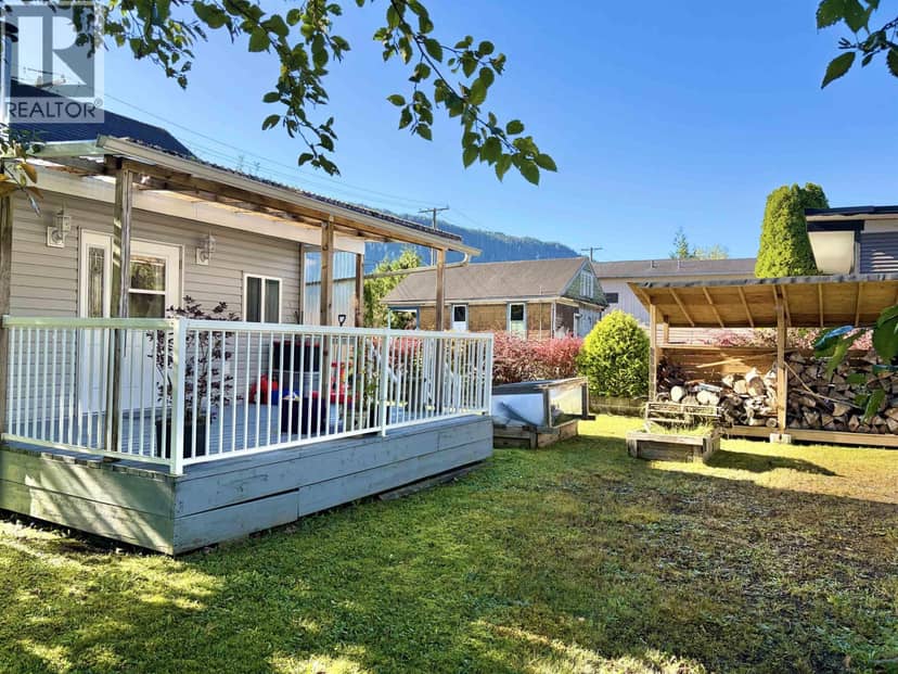 202 W 9TH AVENUE, Prince Rupert, photo 2