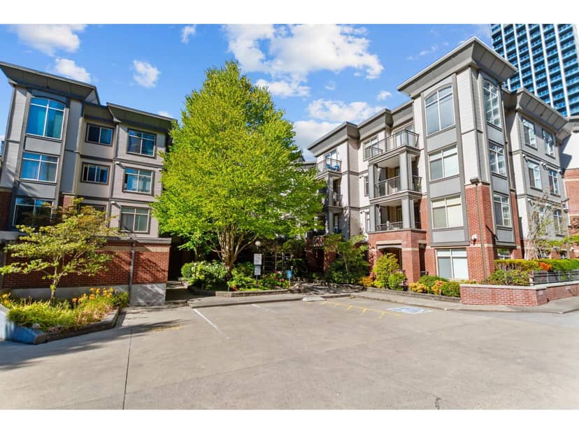 301 10499 UNIVERSITY DRIVE, Surrey