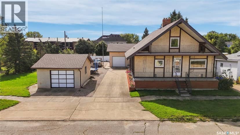 250 3rd AVENUE E, Gravelbourg