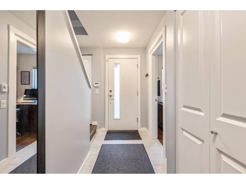 5 15938 27 AVENUE, Surrey, photo 2