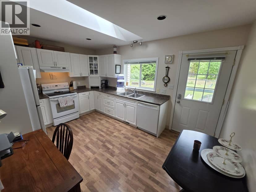 4932 GRAHAM AVENUE, Terrace, photo 4