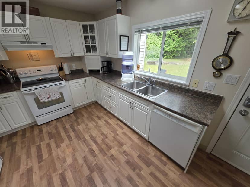 4932 GRAHAM AVENUE, Terrace, photo 7