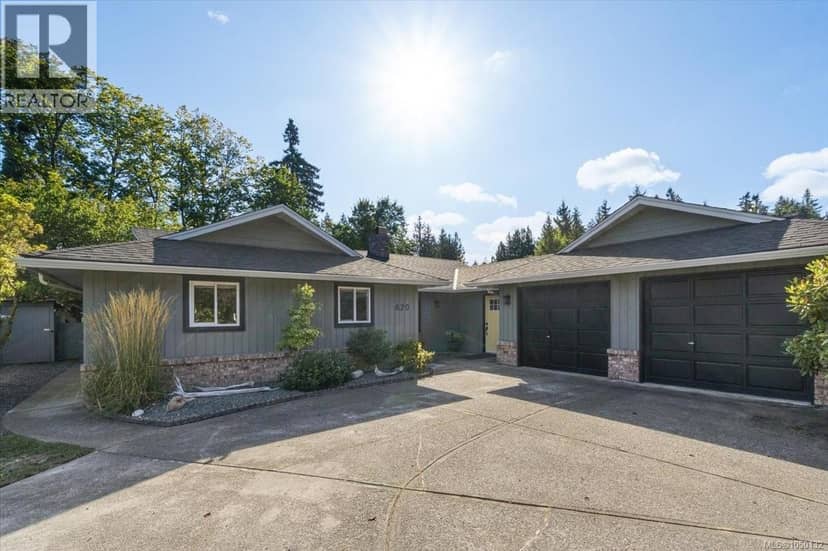 620 Spruce St, Qualicum Beach