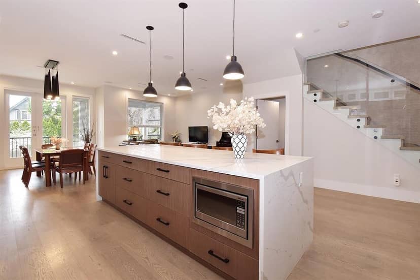154XX RUSSELL AVENUE, White Rock, photo 2