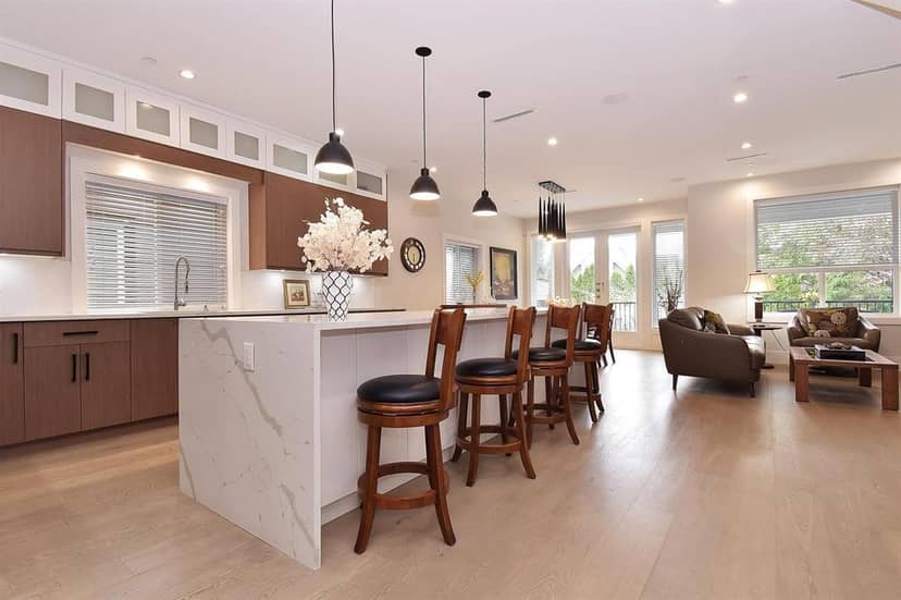 154XX RUSSELL AVENUE, White Rock, photo 3
