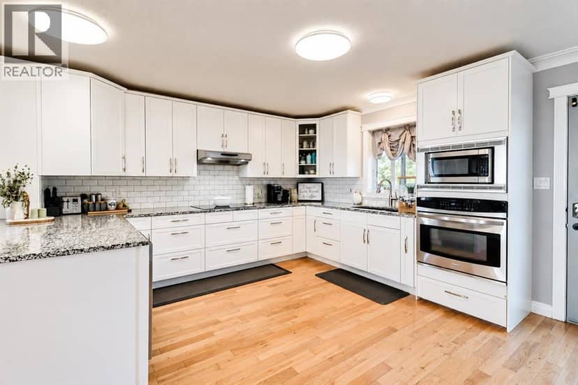 1101 Redlow Drive, Beaverlodge, photo 4