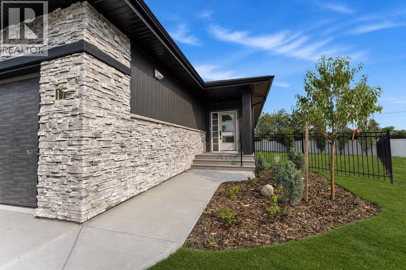 17 Tindale Place, Red Deer, photo 2