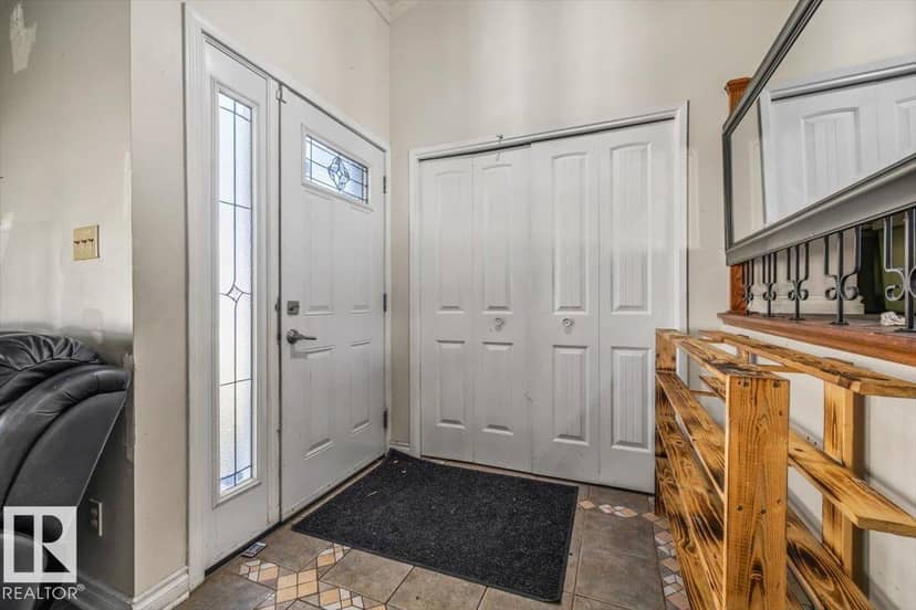 329 Warwick Rd NW, Edmonton, photo 3