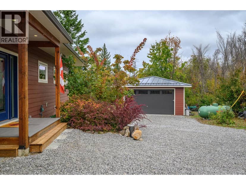 7936 McLennan Road, Vernon, photo 3